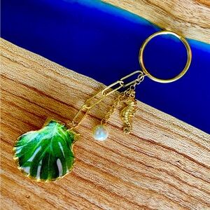 Découpage Scallop Palm Keychain